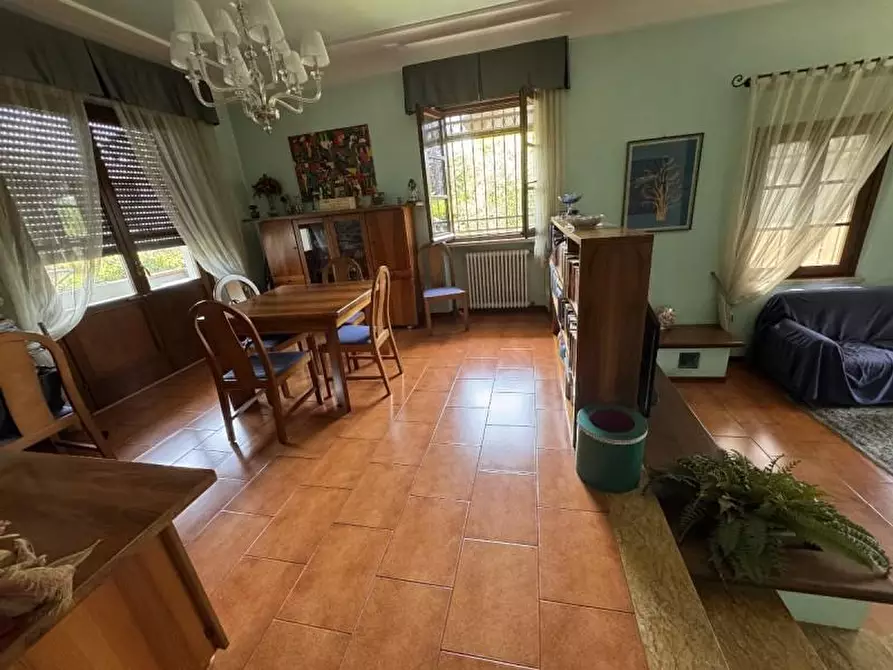 Immagine 7 di Villa in vendita  a Massa