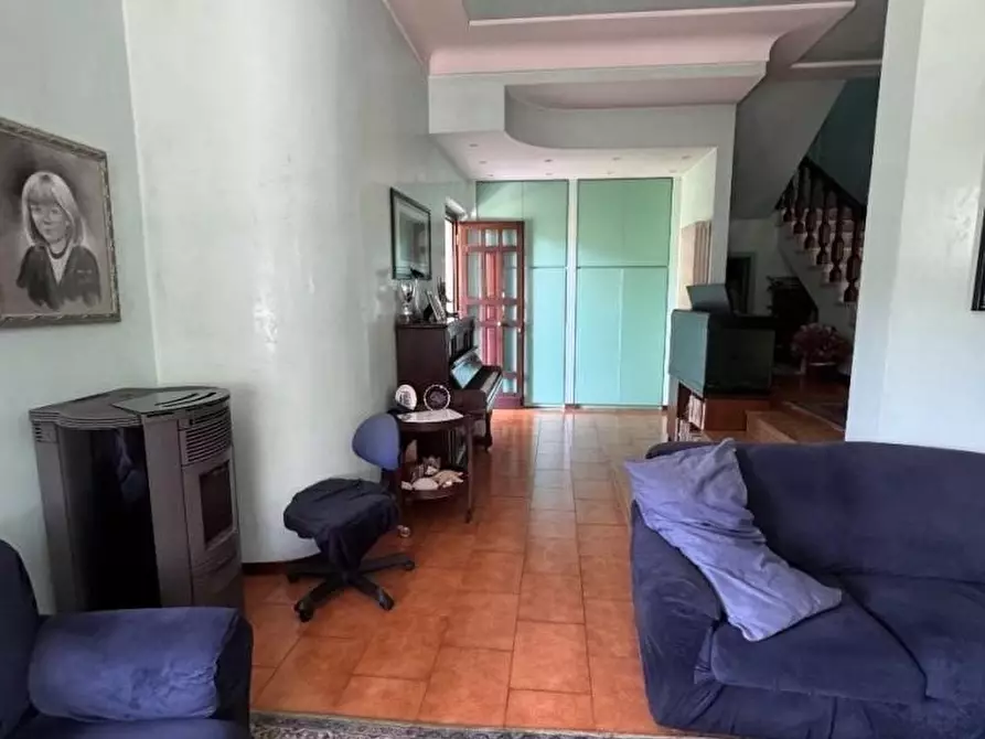 Immagine 4 di Villa in vendita  a Massa