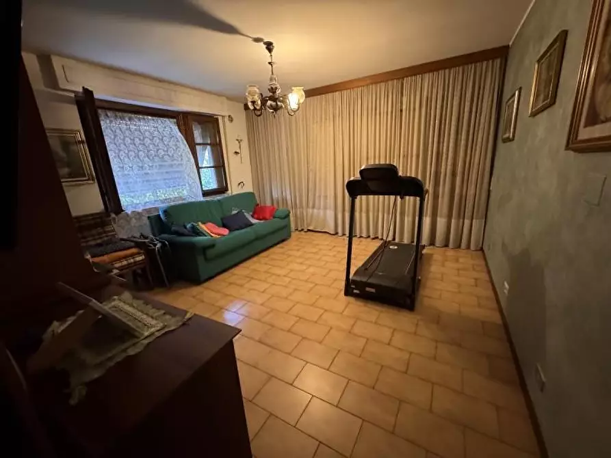Immagine 13 di Villa in vendita  a Massa