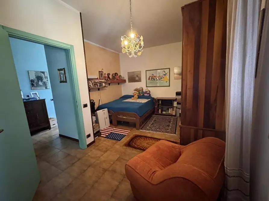 Immagine 21 di Villa in vendita  a Massa