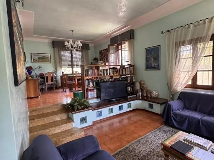Immagine 8 di Villa in vendita  a Massa