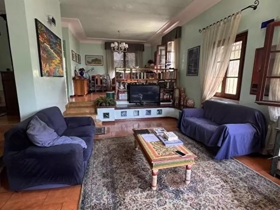 Immagine 5 di Villa in vendita  a Massa