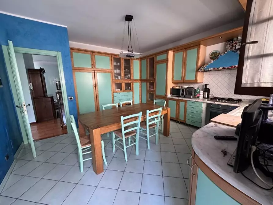 Immagine 11 di Villa in vendita  a Massa