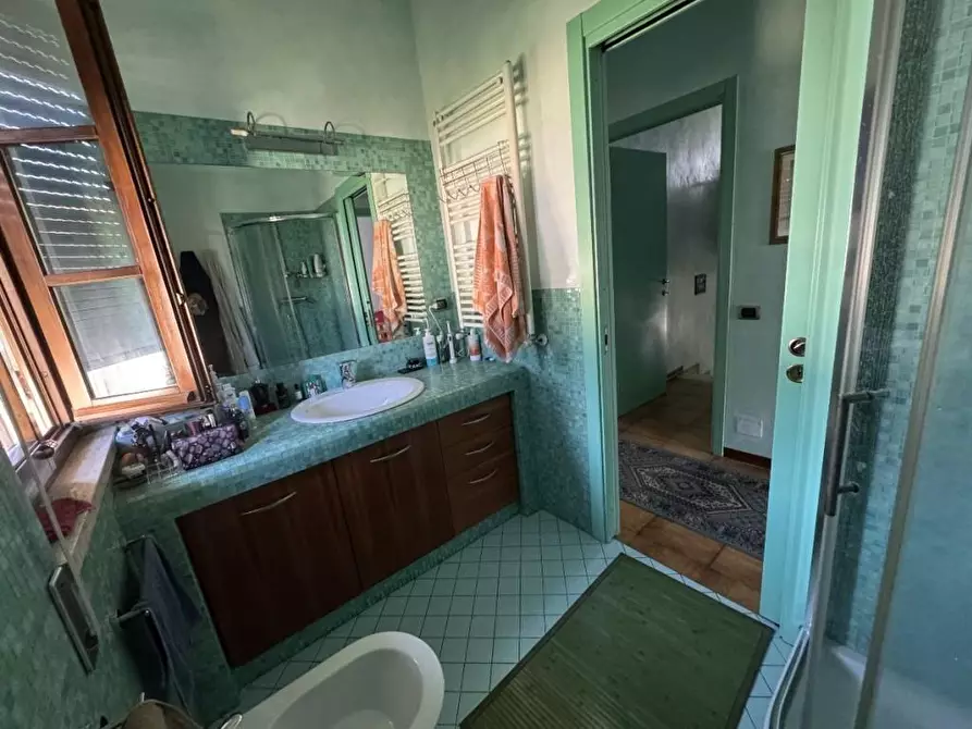 Immagine 17 di Villa in vendita  a Massa