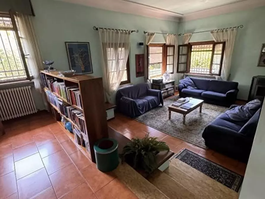 Immagine 6 di Villa in vendita  a Massa