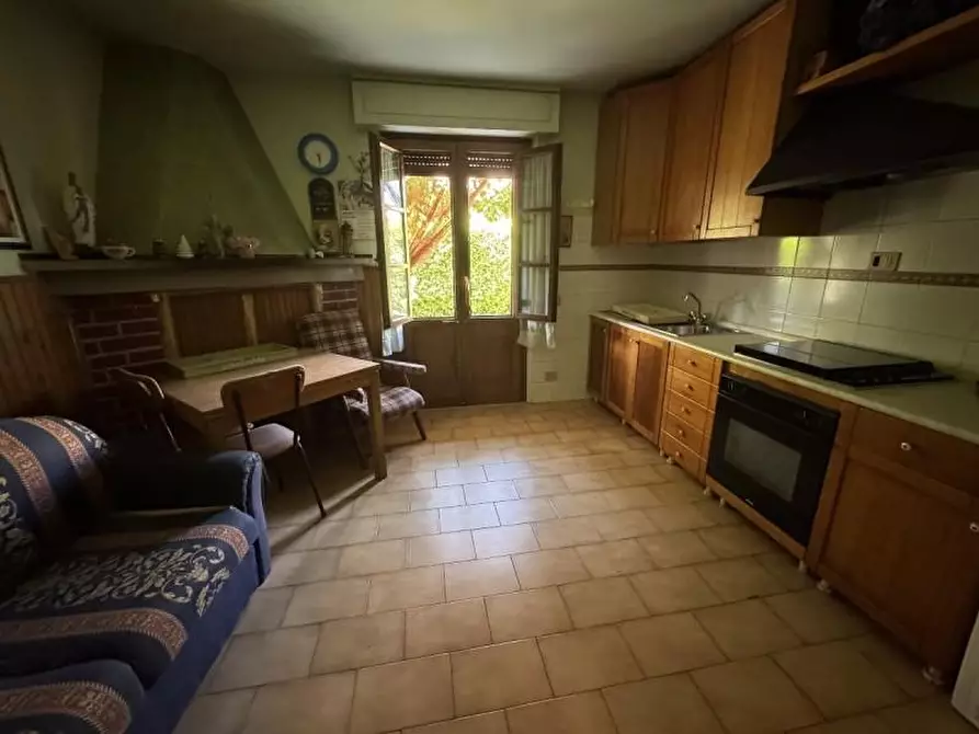 Immagine 15 di Villa in vendita  a Massa