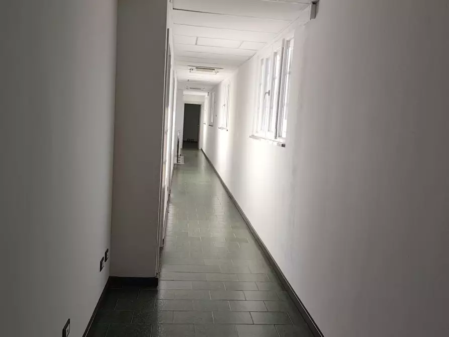 Immagine 6 di Ufficio in vendita  a Lucca