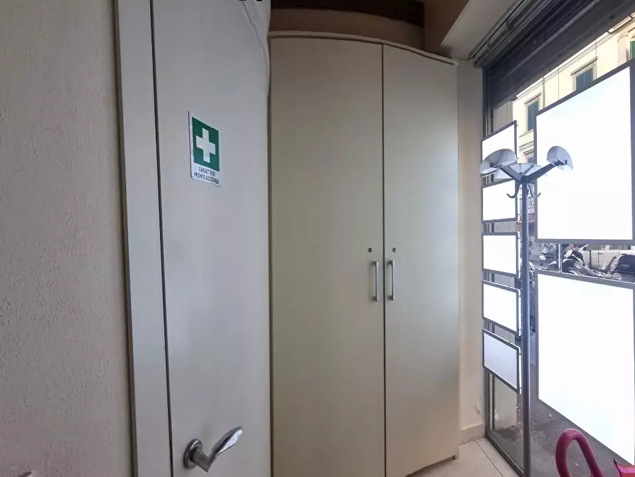 Immagine 15 di Locale commerciale in vendita  a Livorno