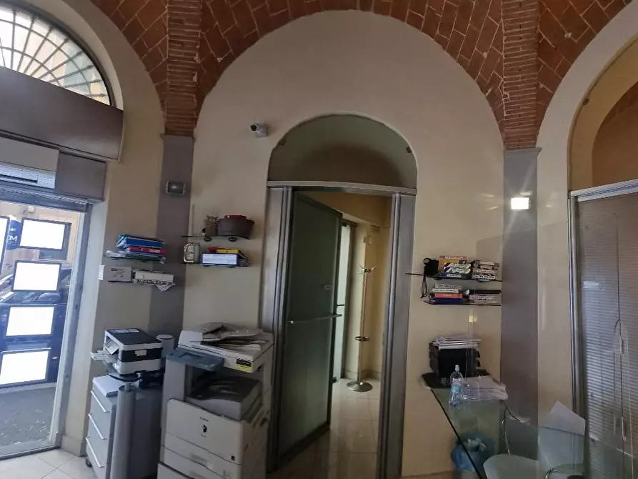 Immagine 20 di Locale commerciale in vendita  a Livorno