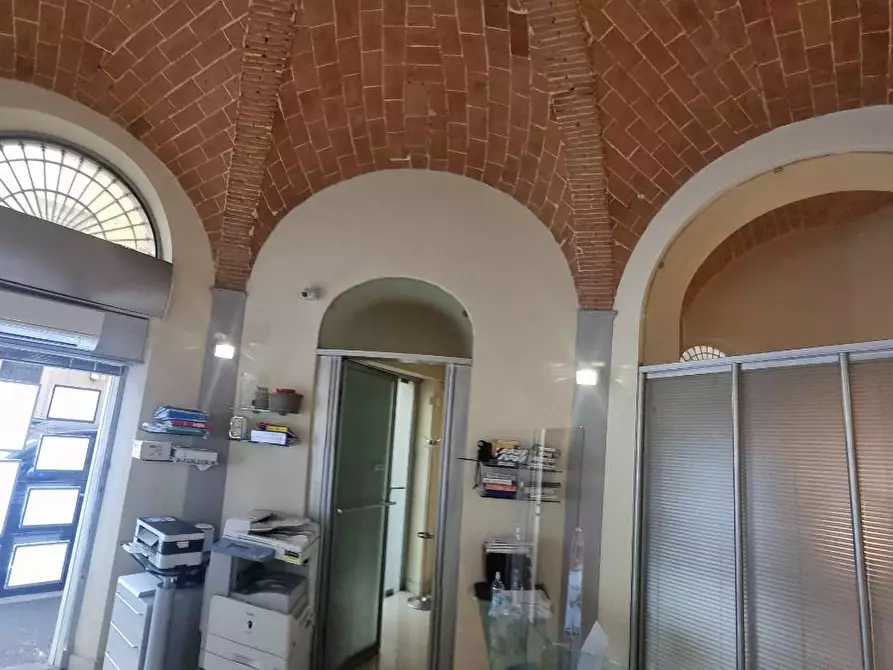 Immagine 7 di Locale commerciale in vendita  a Livorno