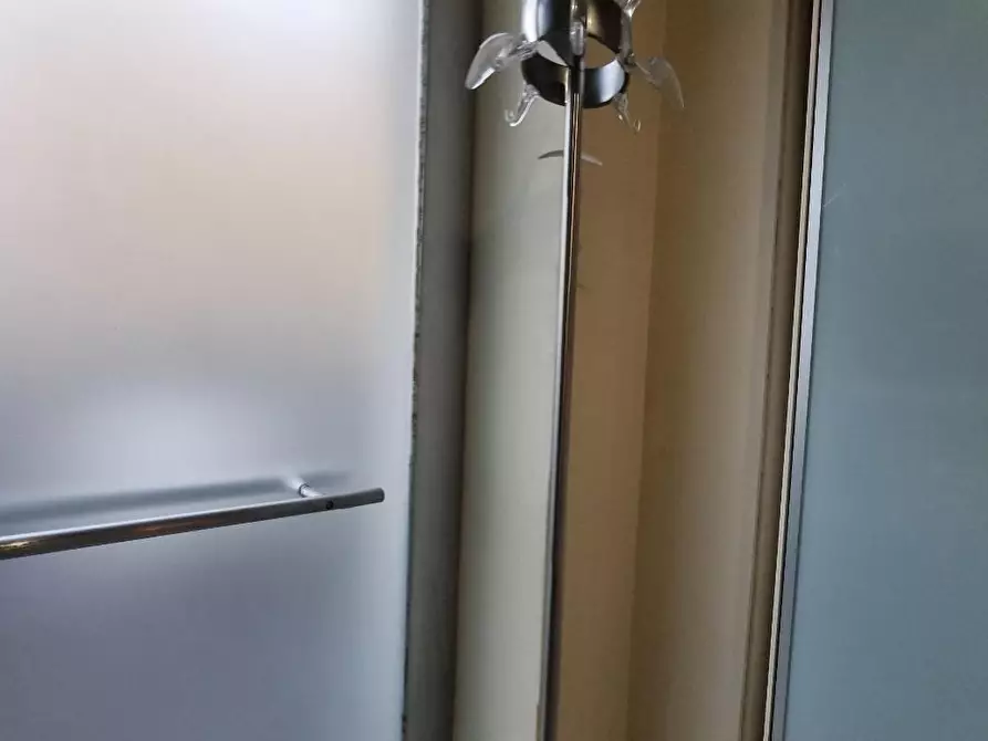 Immagine 23 di Locale commerciale in vendita  a Livorno