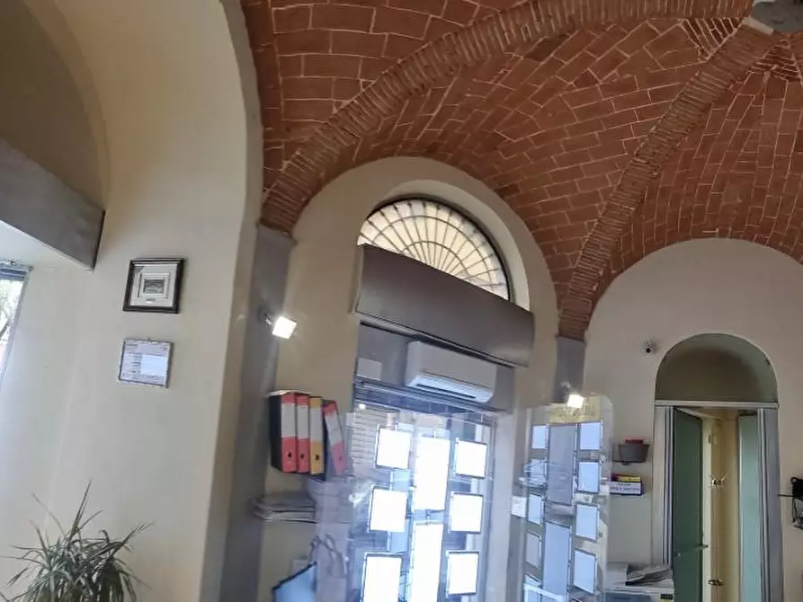 Immagine 3 di Locale commerciale in vendita  a Livorno