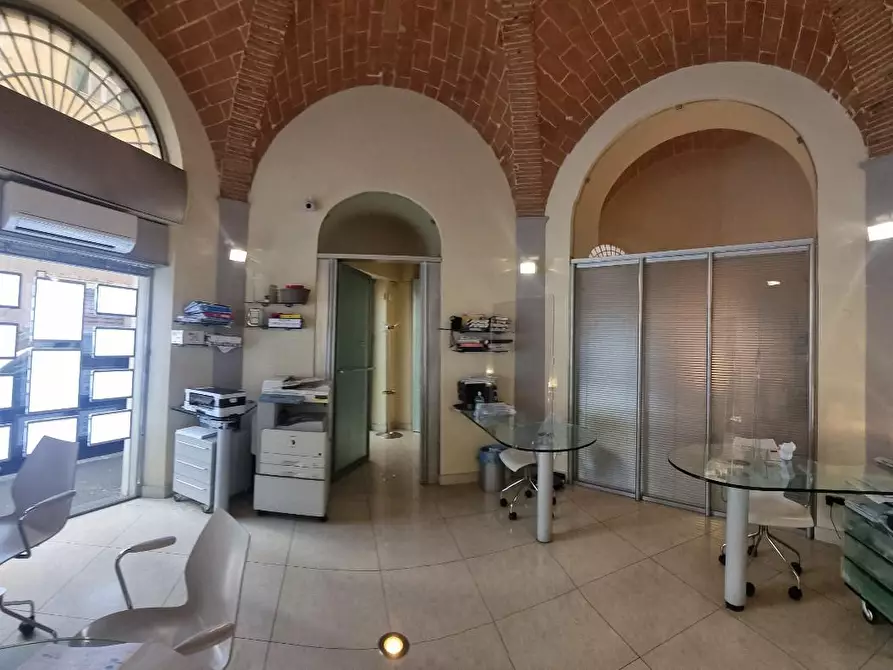 Immagine 6 di Locale commerciale in vendita  a Livorno