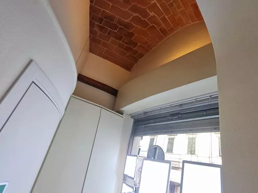 Immagine 16 di Locale commerciale in vendita  a Livorno