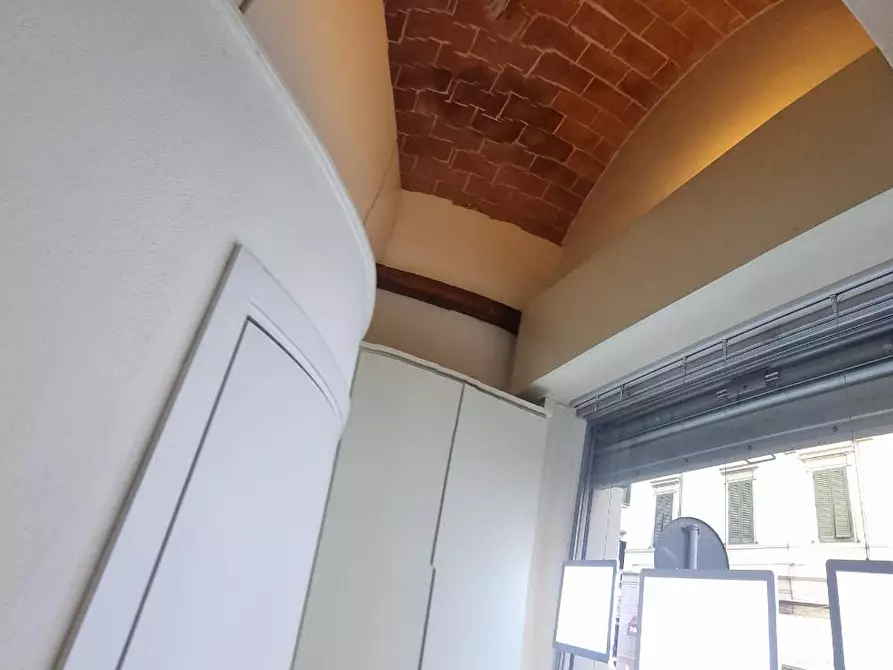 Immagine 17 di Locale commerciale in vendita  a Livorno