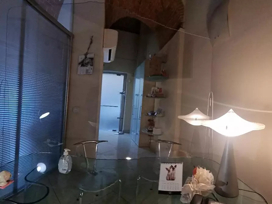 Immagine 30 di Locale commerciale in vendita  a Livorno