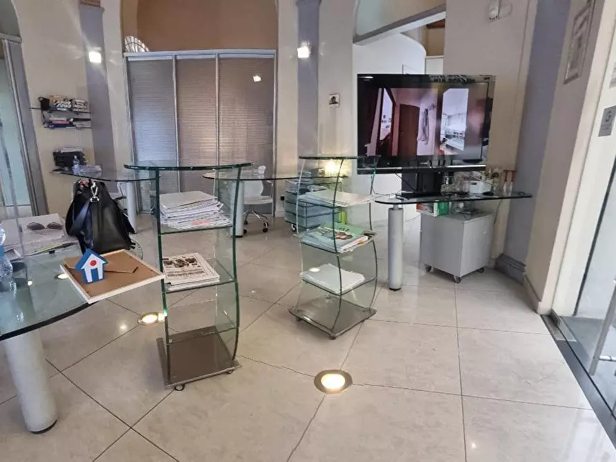 Immagine 5 di Locale commerciale in vendita  a Livorno