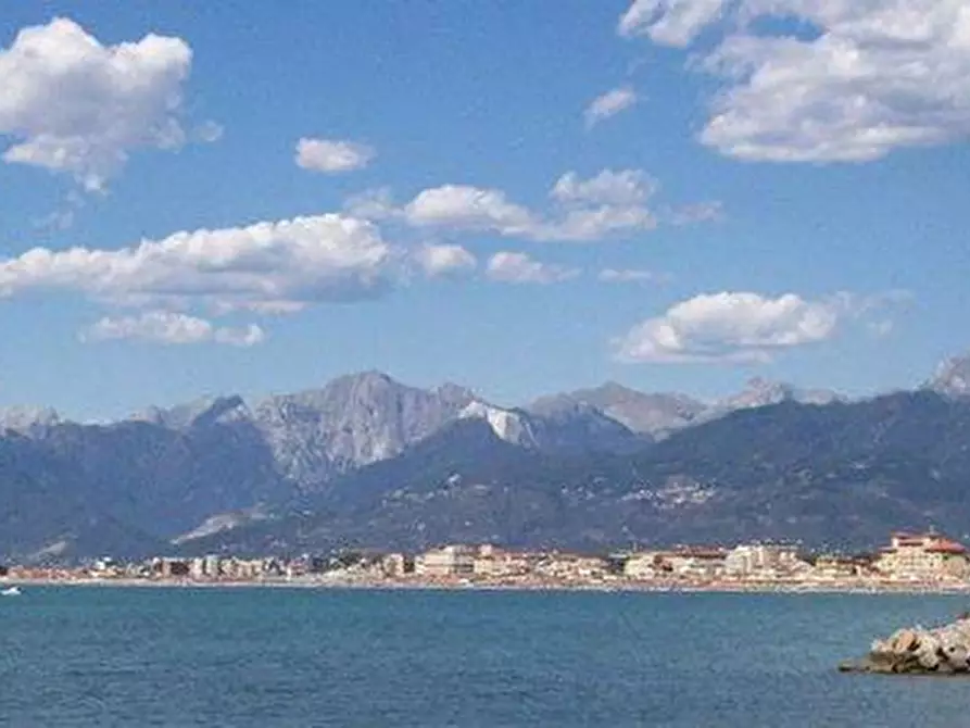 Immagine 13 di Casa quadrifamiliare in vendita  a Viareggio