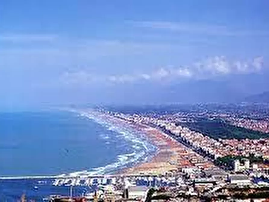 Immagine 14 di Casa quadrifamiliare in vendita  a Viareggio