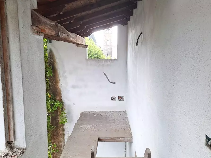 Immagine 13 di Appartamento in vendita  a Lucca
