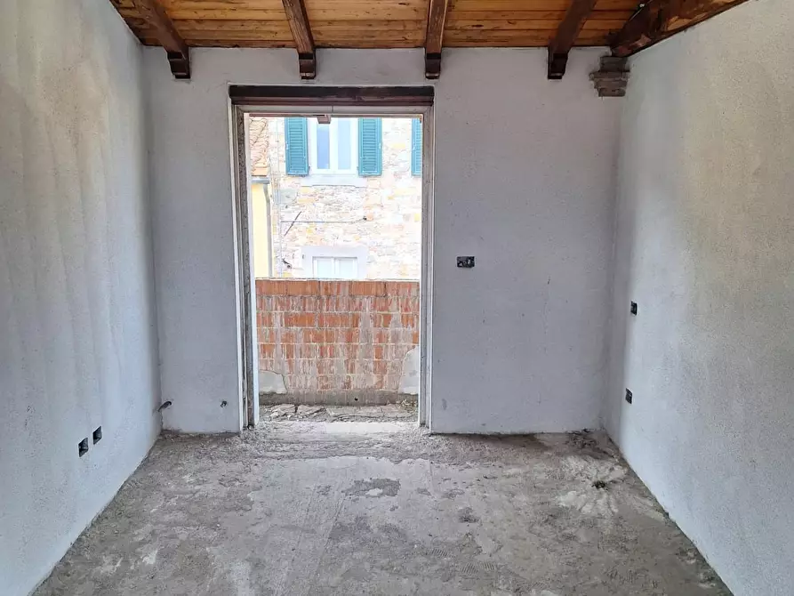 Immagine 10 di Appartamento in vendita  a Lucca