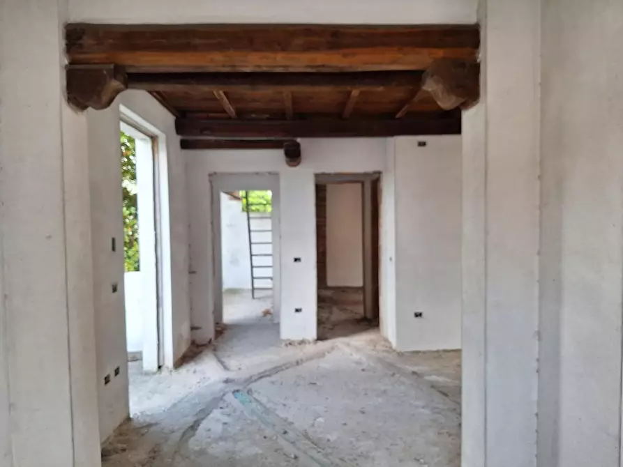 Immagine 6 di Appartamento in vendita  a Lucca