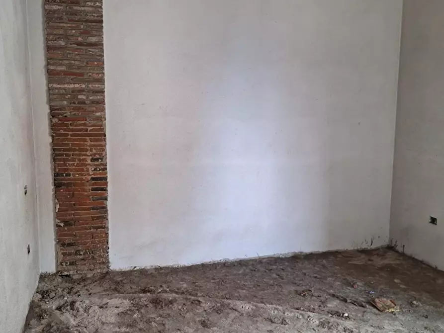 Immagine 11 di Appartamento in vendita  a Lucca