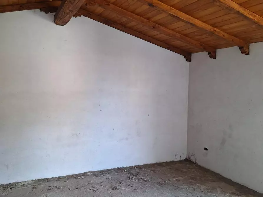 Immagine 17 di Appartamento in vendita  a Lucca