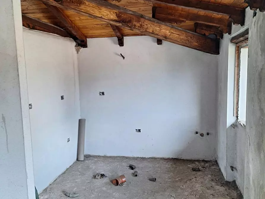 Immagine 18 di Appartamento in vendita  a Lucca