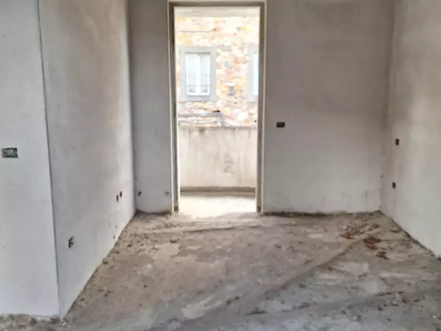Immagine 15 di Appartamento in vendita  a Lucca