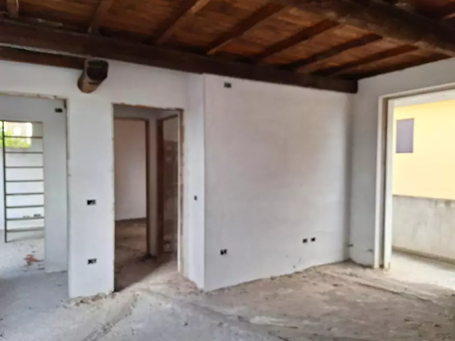 Immagine 8 di Appartamento in vendita  a Lucca
