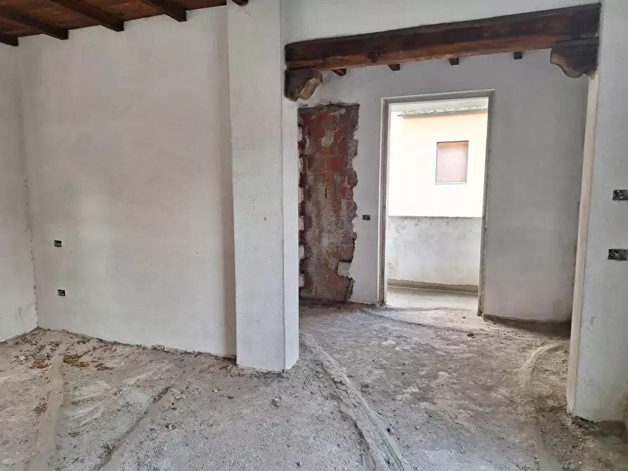 Immagine 7 di Appartamento in vendita  a Lucca