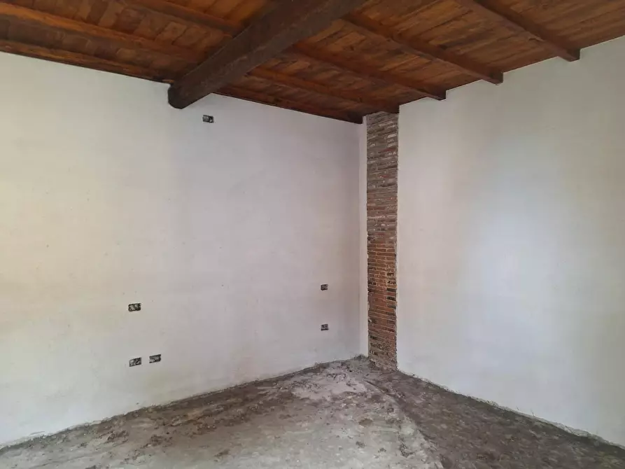 Immagine 5 di Appartamento in vendita  a Lucca