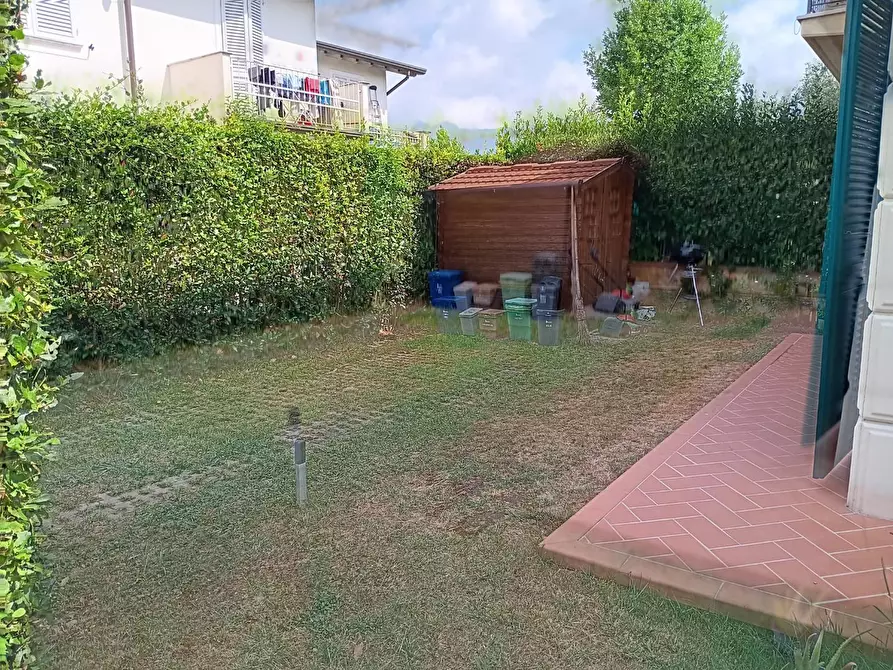 Immagine 3 di Casa quadrifamiliare in vendita  a Massa