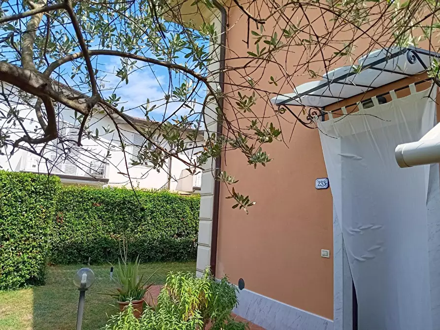 Immagine 5 di Casa quadrifamiliare in vendita  a Massa