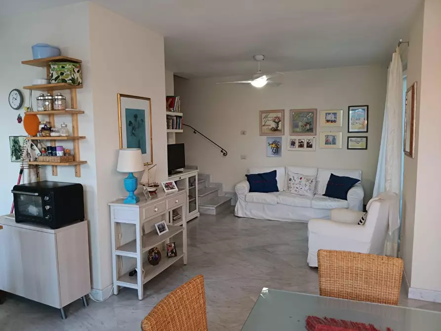 Immagine 10 di Casa quadrifamiliare in vendita  a Massa