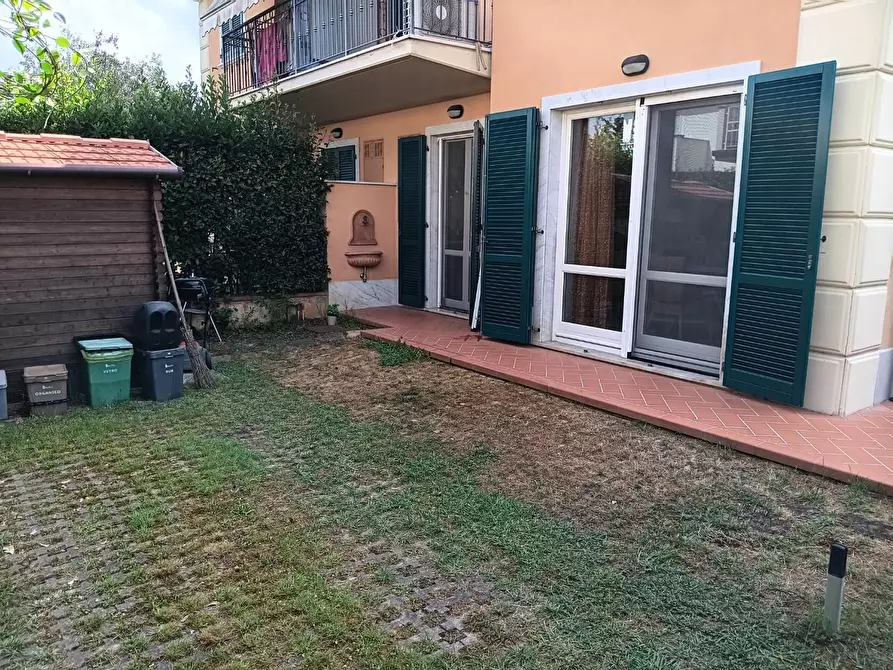 Immagine 2 di Casa quadrifamiliare in vendita  a Massa