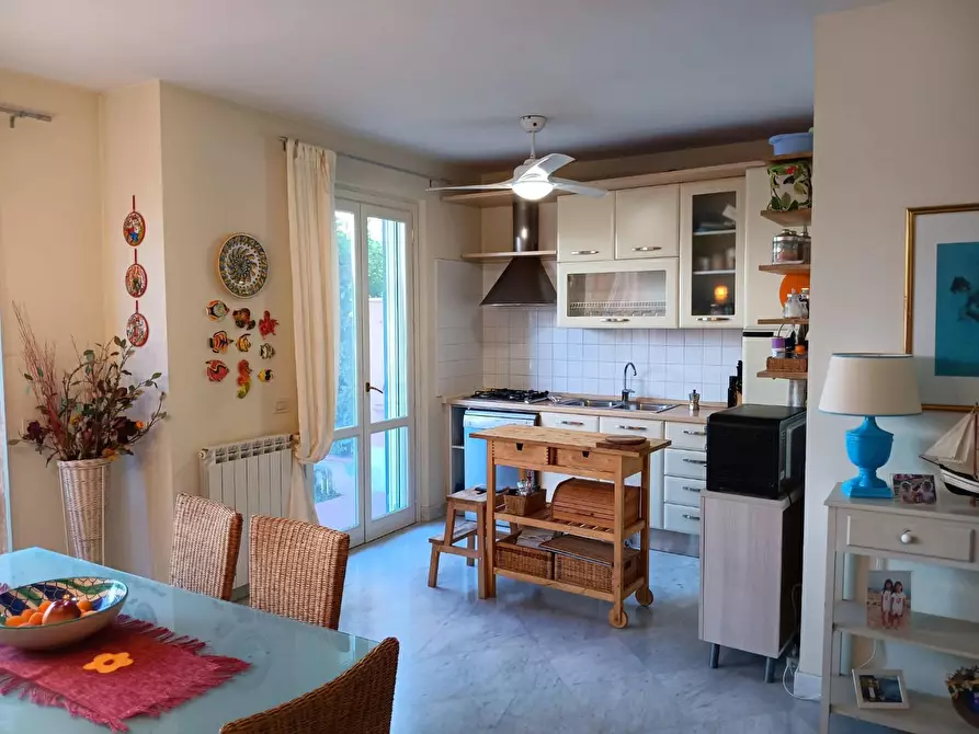 Immagine 13 di Casa quadrifamiliare in vendita  a Massa