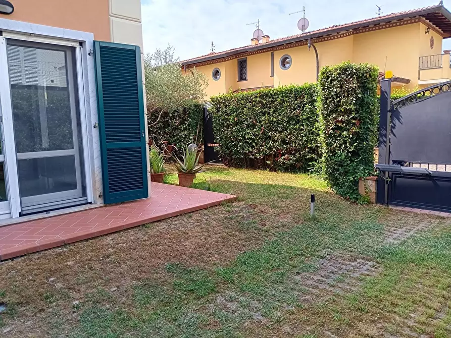 Immagine 7 di Casa quadrifamiliare in vendita  a Massa