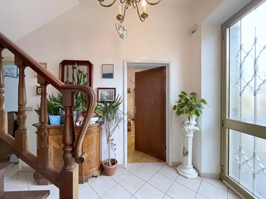 Immagine 5 di Villa in vendita  a Massarosa