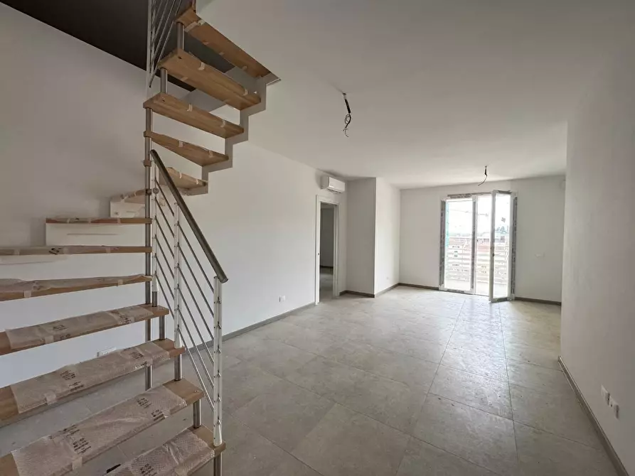 Immagine 2 di Appartamento in vendita  a Capraia E Limite