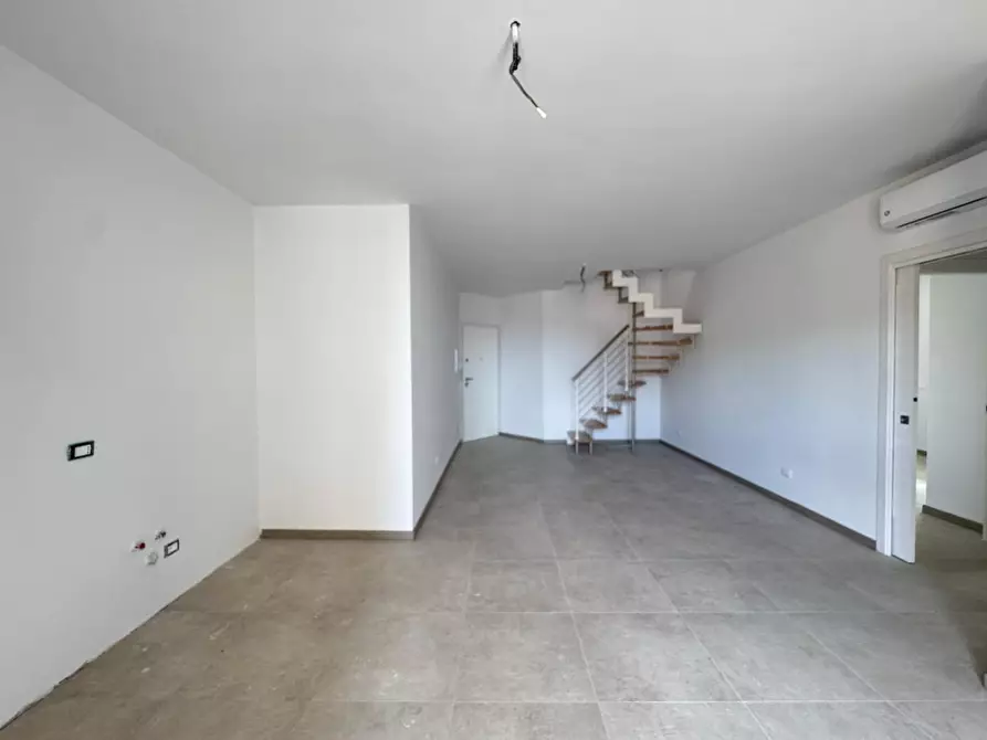 Immagine 34 di Appartamento in vendita  a Capraia E Limite