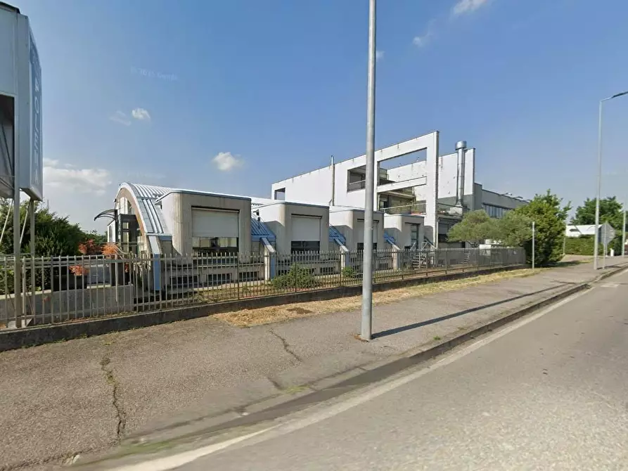 Immagine 1 di Attività artigianale in vendita  a Cavenago Di Brianza