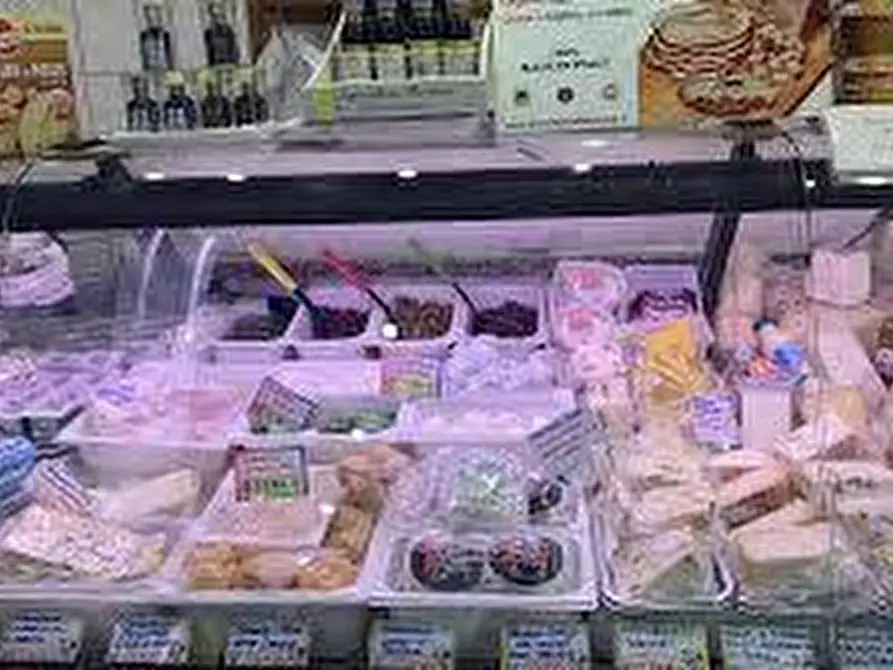 Immagine 2 di Alimentari in vendita  a Livorno