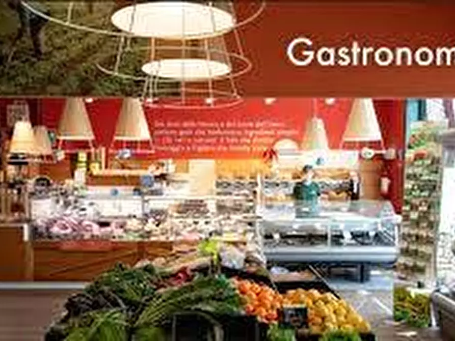 Immagine 8 di Alimentari in vendita  a Livorno