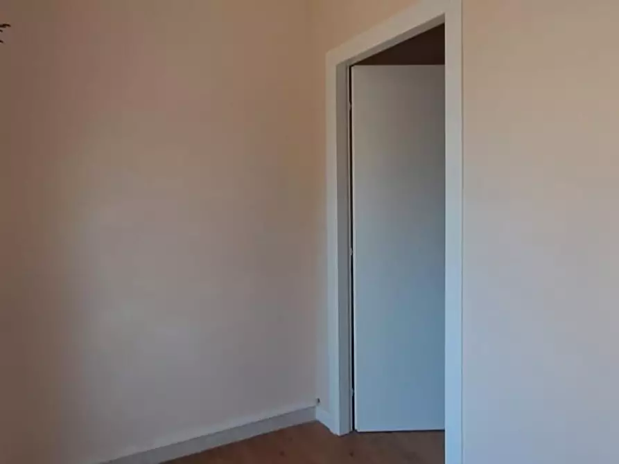 Immagine 6 di Locale commerciale in affitto  a Pisa