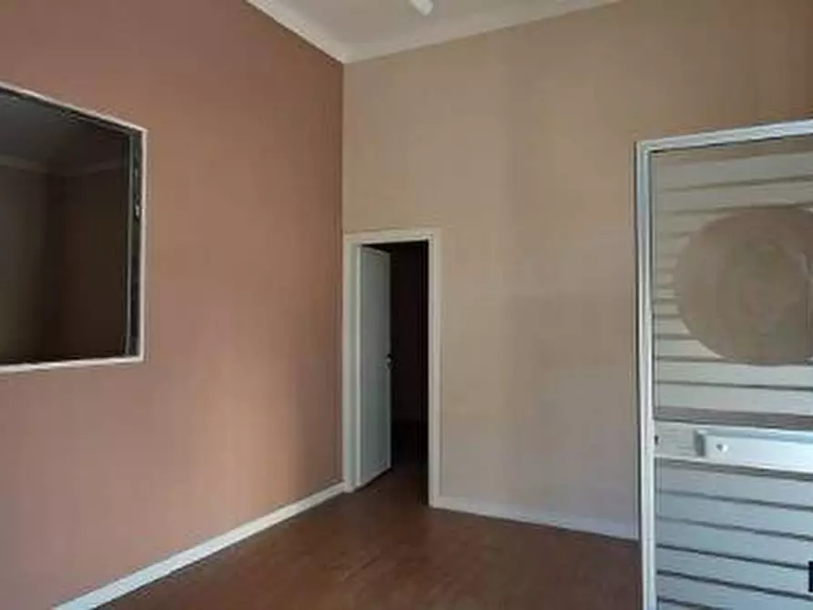 Immagine 2 di Locale commerciale in affitto  a Pisa