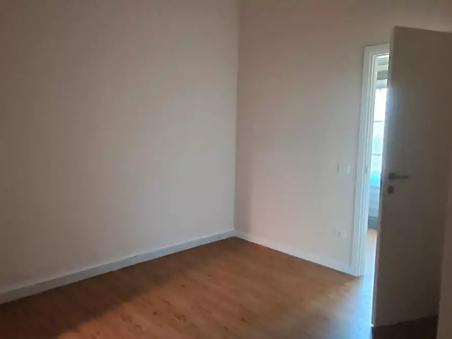 Immagine 7 di Locale commerciale in affitto  a Pisa