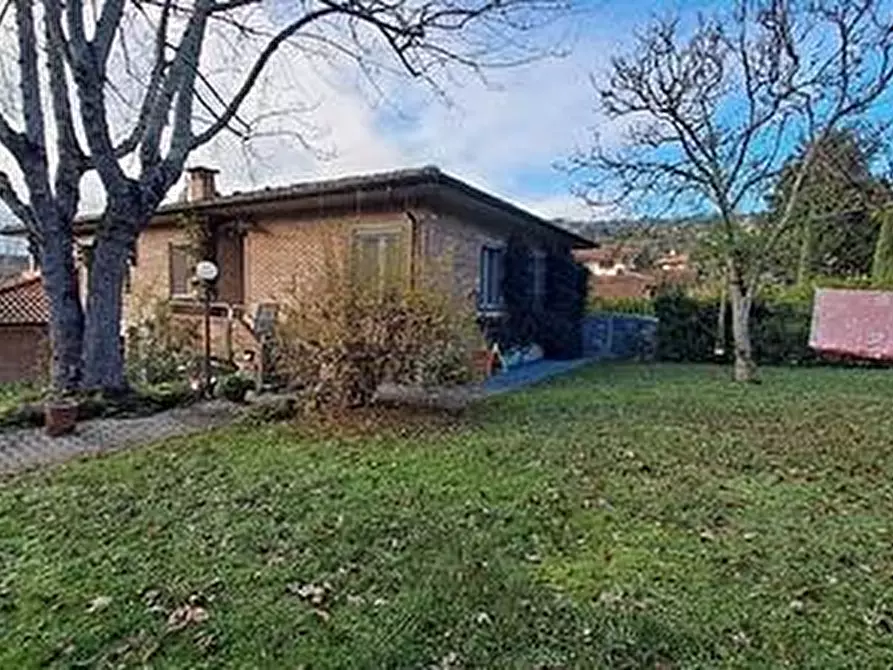 Immagine 2 di Villa in vendita  a Massarosa