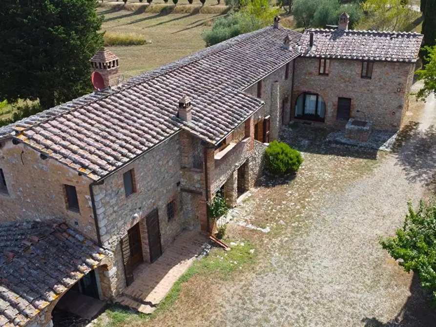 Immagine 17 di Casa colonica in vendita  a Siena
